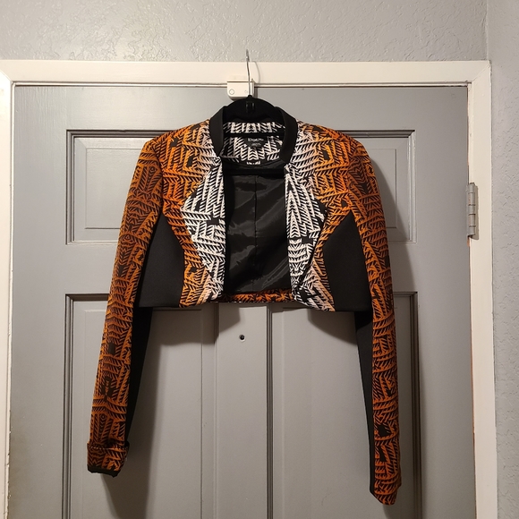 bebe Jackets & Blazers - Animal print crop blazer